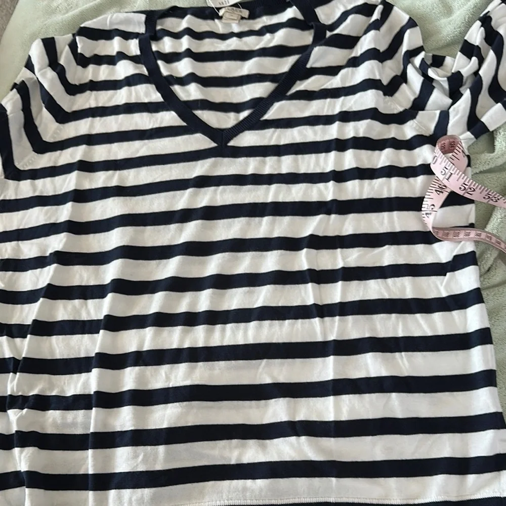NWT J. Crew Navy/White Long Sleeve V-Neck Sweater Size XL